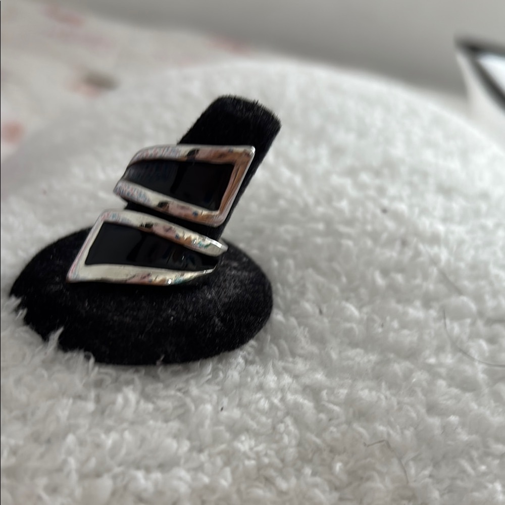 Elegant Black and Silver Women's Ring